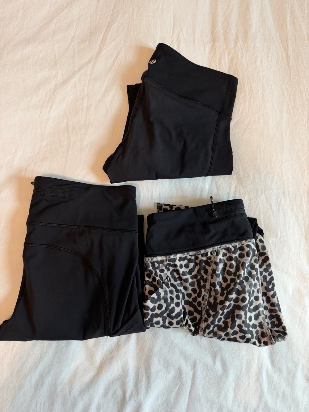 LULULEMON LOT, 3 pairs of leggings